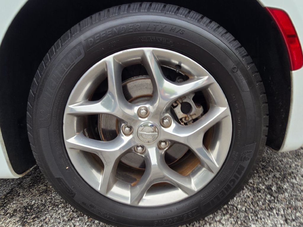 Used 2018 Chrysler Pacifica Limited w/ Advanced Safetytec Group FWD image 17
