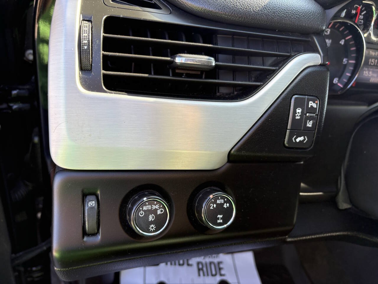 Used 2015 GMC Yukon SLT AWD/4WD image 30
