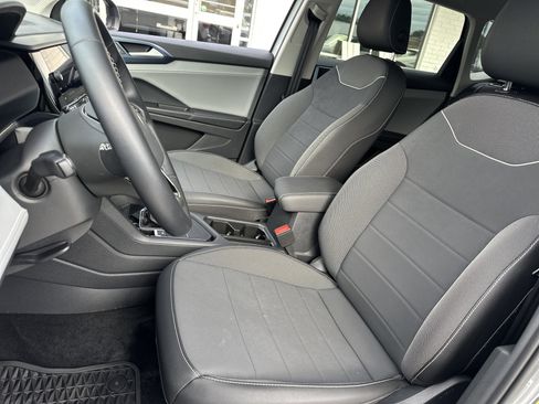 Used 2024 Volkswagen Taos SE image 11