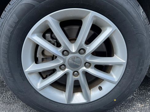 Used 2019 Dodge Grand Caravan SXT FWD image 11