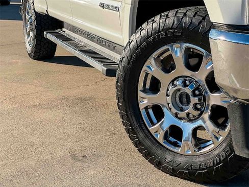 Used 2022 Ford F250 Lariat w/ Chrome Package image 9