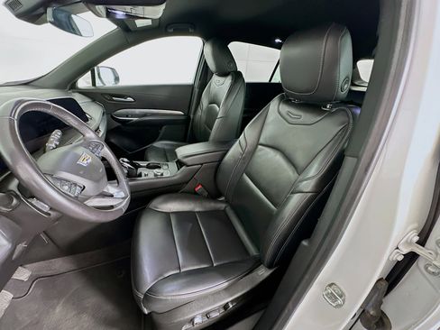 Used 2024 Cadillac XT4 Premium Luxury image 13