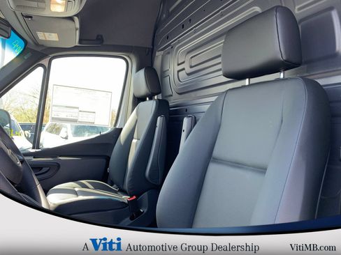Used 2025 Mercedes-Benz Sprinter 2500 image 15