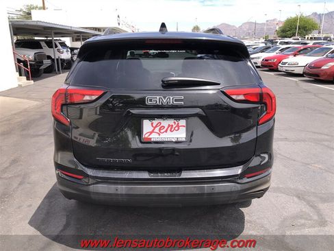 Used 2021 GMC Terrain SLT w/ Infotainment Package II FWD image 4