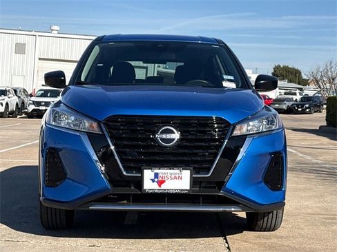 Used 2025 Nissan Kicks Play S image 3