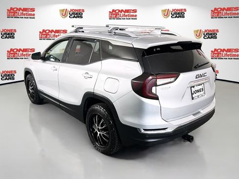 Used 2022 GMC Terrain SLT AWD/4WD image 2