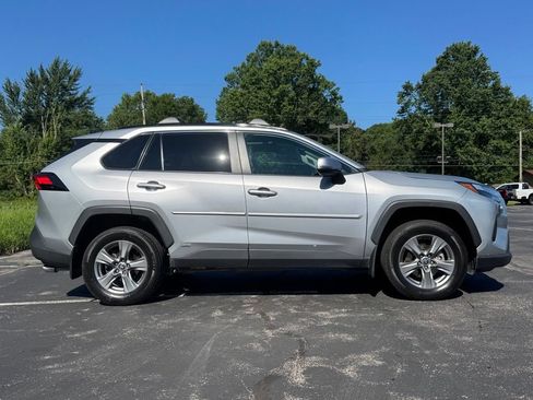 Used 2024 Toyota RAV4 XLE w/ Convenience Package AWD/4WD image 4