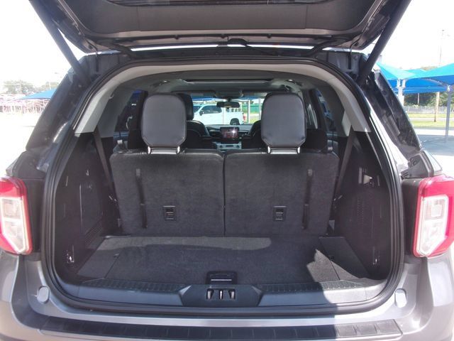 Used 2021 Ford Explorer XLT w/ Equipment Group 202A AWD/4WD image 29