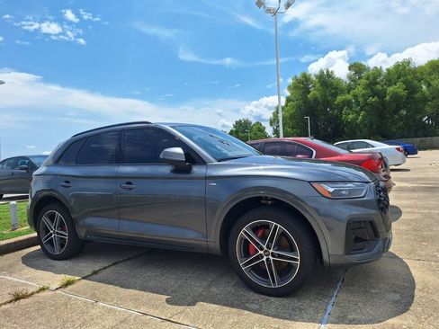 Used 2025 Audi Q5 e Premium Plus AWD/4WD image 3