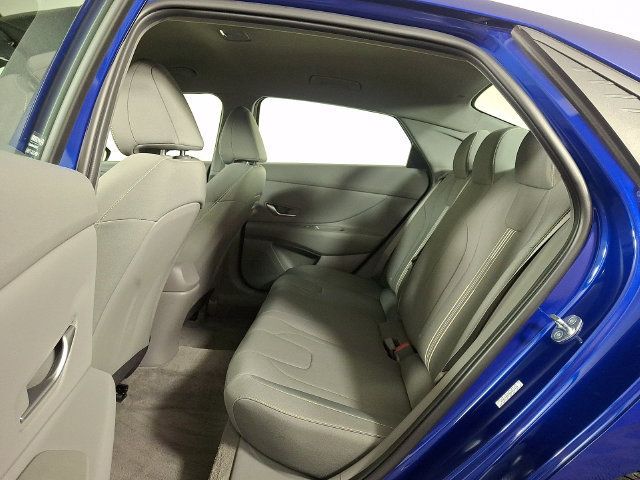 Used 2023 Hyundai Elantra SEL w/ Convenience Package FWD image 13