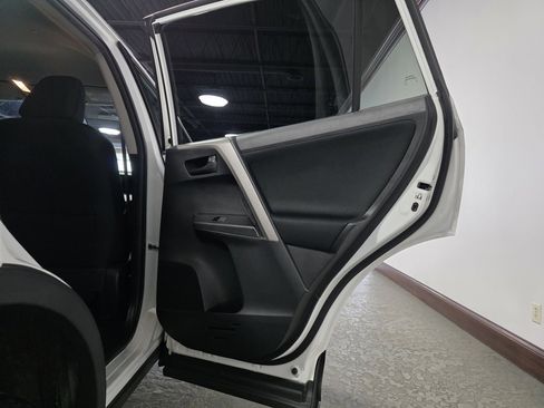 Used 2018 Toyota RAV4 LE image 22