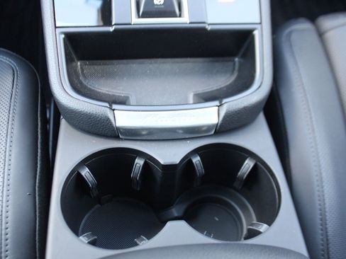 Used 2025 Porsche Macan image 33