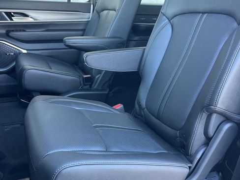 New 2025 Jeep Wagoneer L Series II image 24