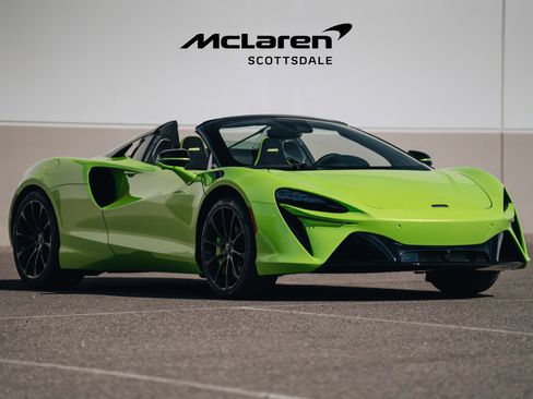 Used 2025 McLaren Artura Performance image 13