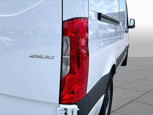 Used 2025 Mercedes-Benz Sprinter 2500 image 27