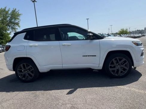 Used 2024 Jeep Compass Limited w/ High Altitude Package AWD/4WD image 9