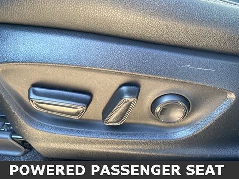 Used 2024 Toyota Corolla Cross XLE image 17