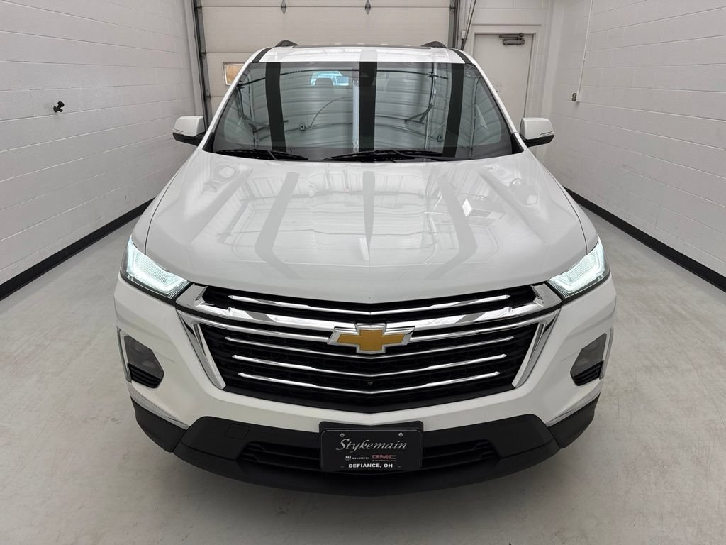Used 2023 Chevrolet Traverse LT w/ LT Premium Package AWD/4WD image 2