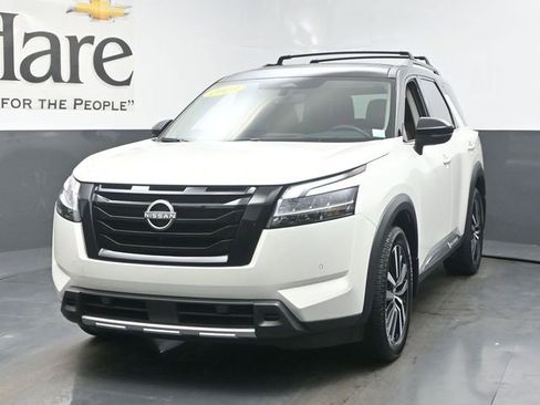 Used 2023 Nissan Pathfinder Platinum image 7