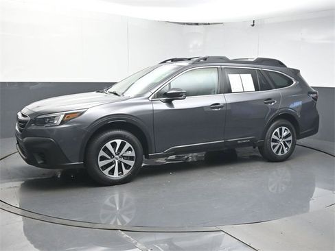 Used 2022 Subaru Outback Premium image 4