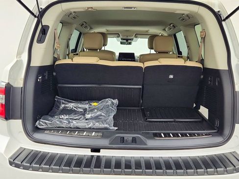 Used 2024 Nissan Armada Platinum w/ Captain's Chairs Package image 24