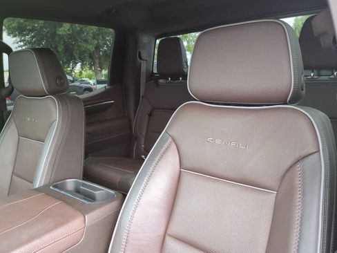 Used 2023 GMC Sierra 1500 Denali w/ Technology Package AWD/4WD image 8
