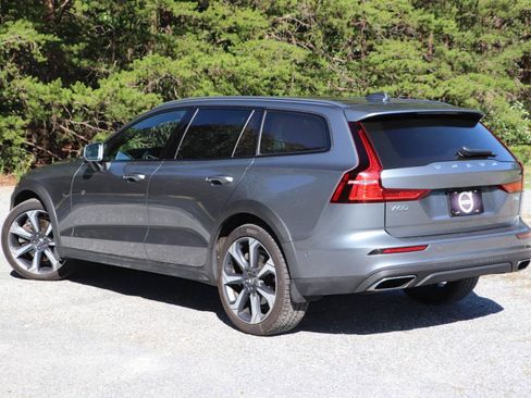 Used 2019 Volvo V60 T5 Cross Country AWD/4WD image 39