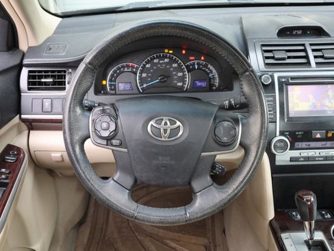 Used 2012 Toyota Camry XLE image 16