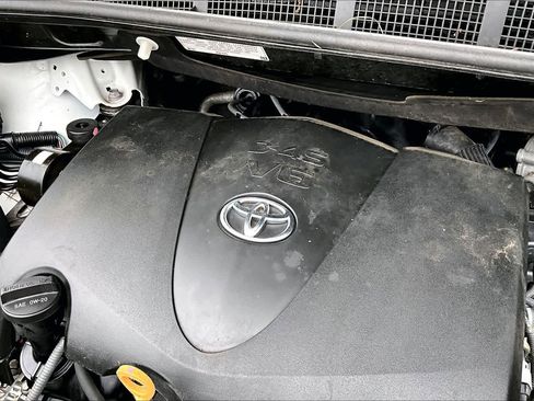 Used 2020 Toyota Sienna L image 31