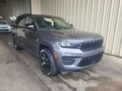 Used 2024 Jeep Grand Cherokee Altitude