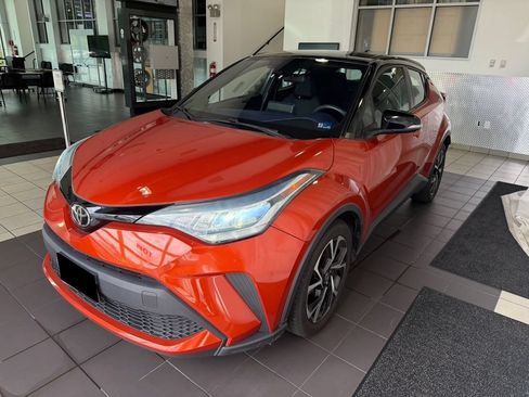 Used 2020 Toyota C-HR XLE FWD image 3