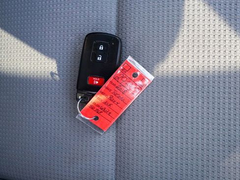 Used 2018 Toyota RAV4 XLE image 31