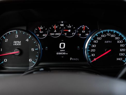 Used 2020 Chevrolet Suburban Premier w/ 6.2L Performance Package image 15