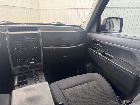 Used 2011 Jeep Liberty Sport image 15