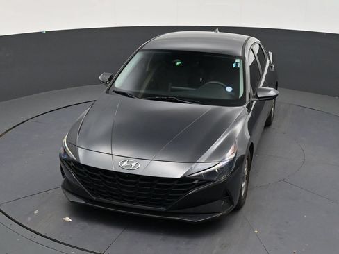 Used 2021 Hyundai Elantra SE FWD image 18