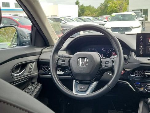 Used 2025 Honda Accord Touring image 5