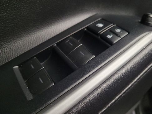 Used 2020 Toyota Highlander XLE FWD image 27
