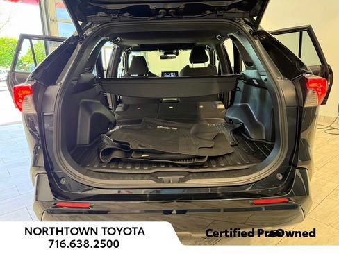 Used 2021 Toyota RAV4 SE w/ Weather & Moonroof Package AWD/4WD image 15