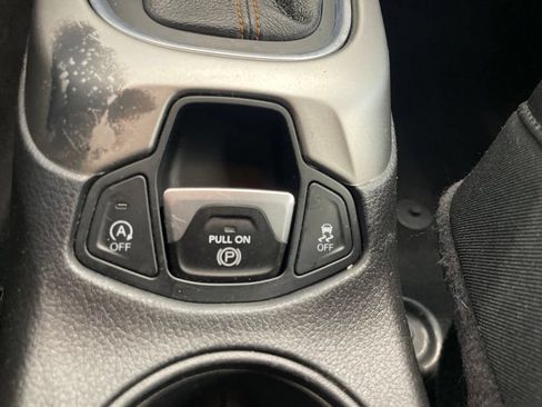 Used 2018 Jeep Compass Latitude w/ Popular Equipment Group AWD/4WD image 11