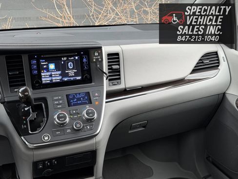Used 2017 Toyota Sienna XLE image 35
