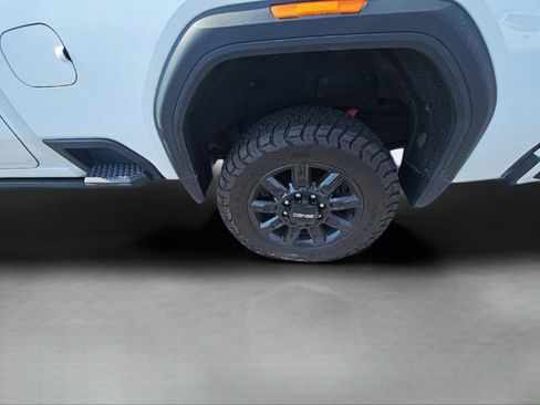 Used 2024 GMC Sierra 2500 AT4 w/ AT4 Premium Plus Package image 11