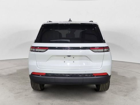 Used 2025 Jeep Grand Cherokee Altitude RWD image 4