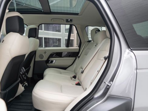 Used 2020 Land Rover Range Rover HSE image 28