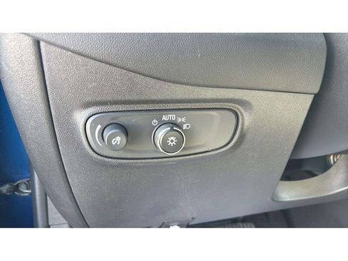 Used 2023 Chevrolet Equinox LS w/ LS Convenience Package FWD image 19