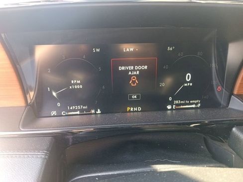 Used 2019 Lincoln Navigator Select image 11