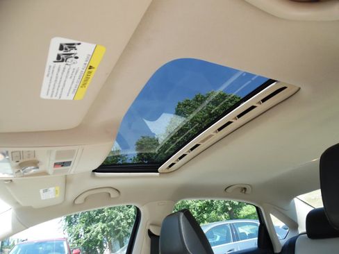 Used 2015 Volkswagen Passat TDI SE FWD image 17