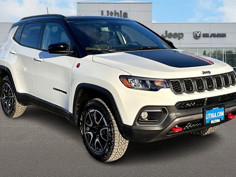 New 2026 Jeep Compass Trailhawk w/ Sun, Sound & Navigation Group image 22
