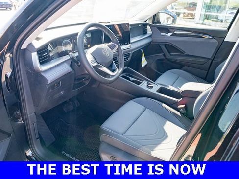 New 2025 Volkswagen Tiguan SE image 15