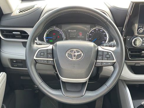 Used 2023 Toyota Highlander XLE AWD/4WD image 24