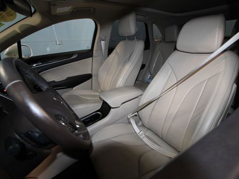 Used 2019 Lincoln MKC Reserve w/ MKC Climate Package AWD/4WD image 4